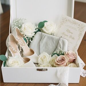 VINTAGE MAGID small beaded bag with an inset clover/shamrock